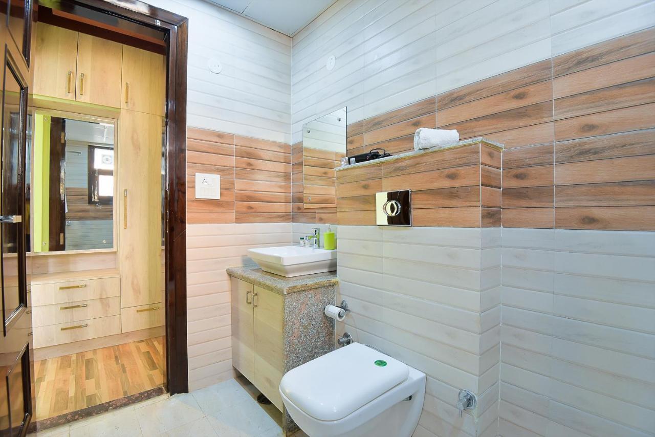Bedchambers Medicity Serviced Apartments In Gurgáon Kültér fotó