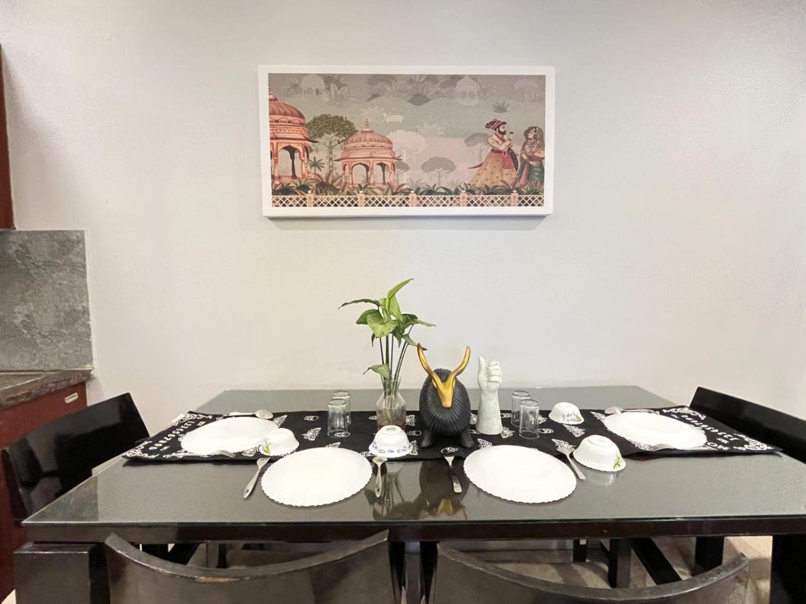 Bedchambers Medicity Serviced Apartments In Gurgáon Kültér fotó