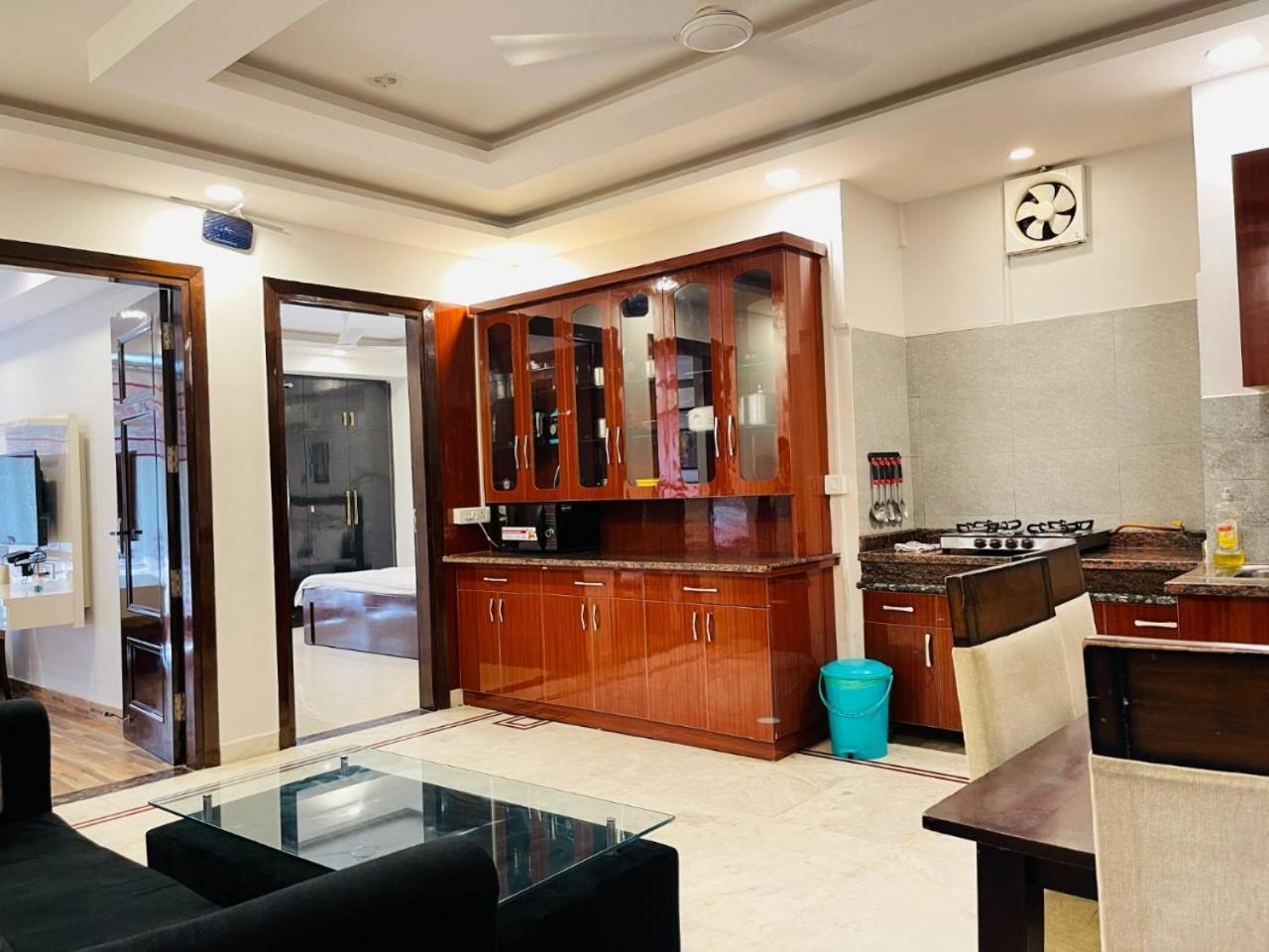 Bedchambers Medicity Serviced Apartments In Gurgáon Kültér fotó