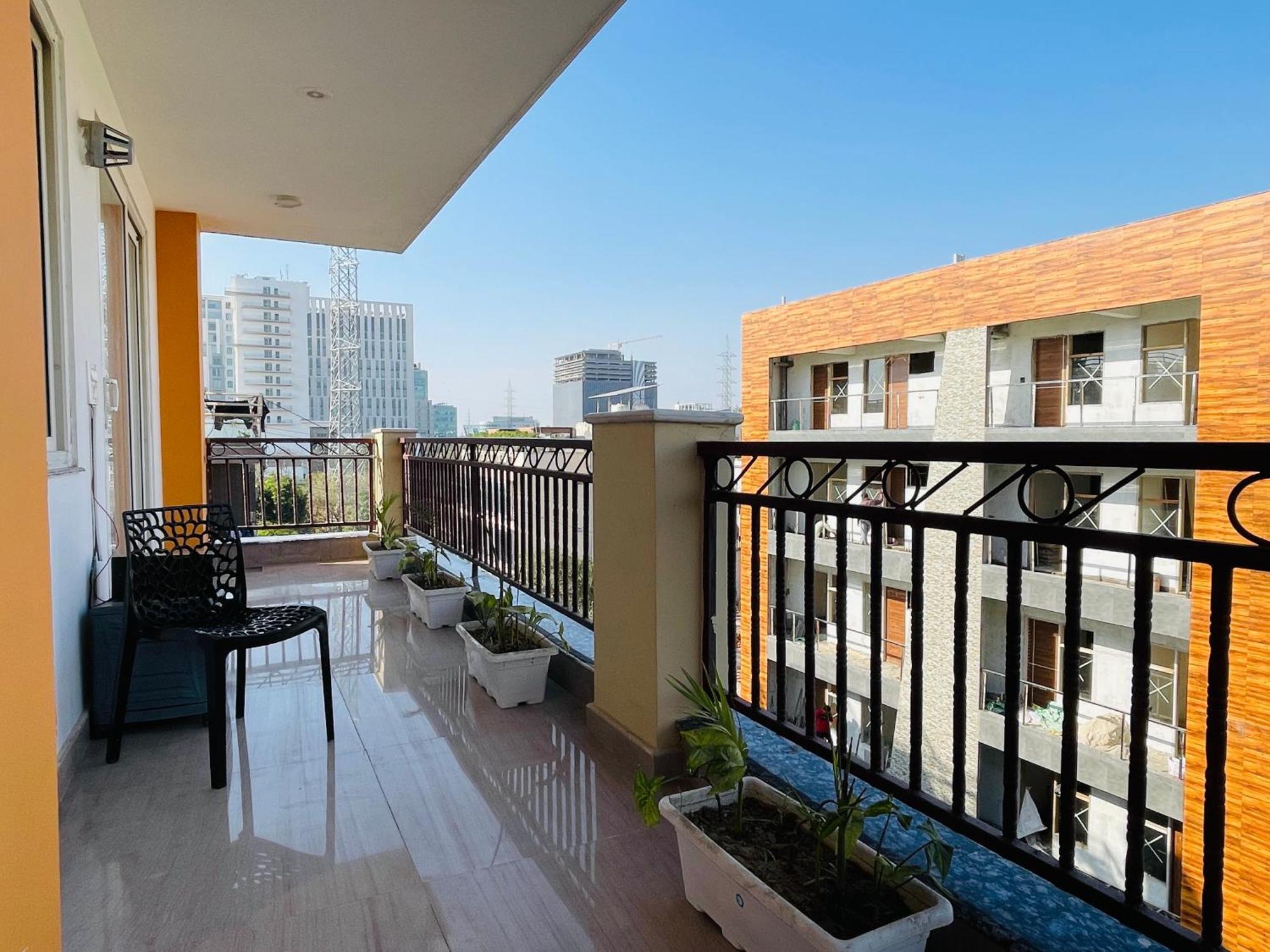 Bedchambers Medicity Serviced Apartments In Gurgáon Kültér fotó